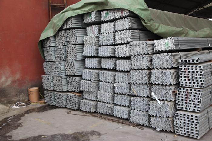 ����\���